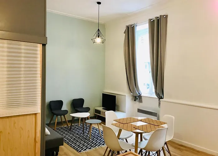 Location Near Place Graslin, Elephant - Up To 4 People - *